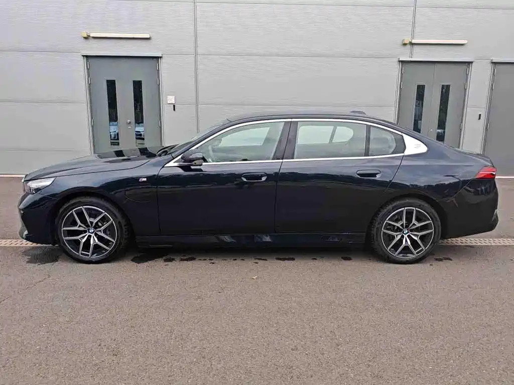 BMW i5 — миниатюра 10
