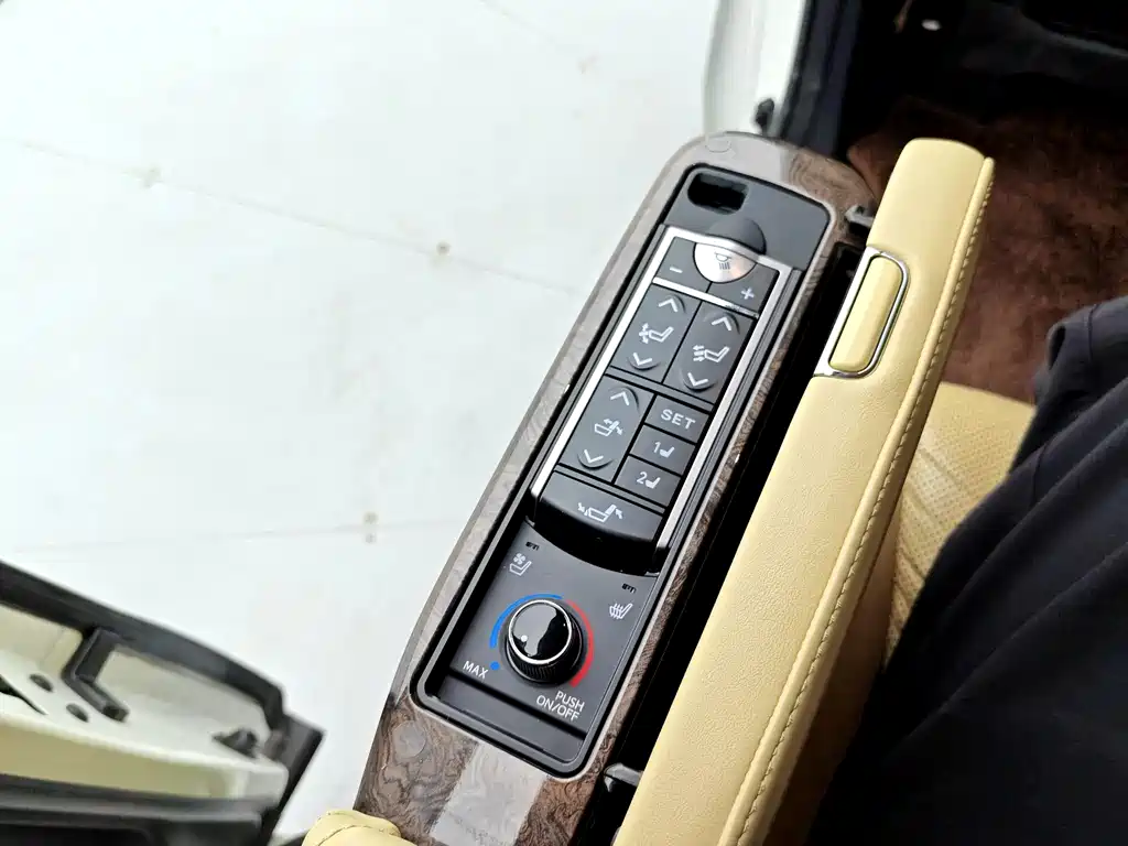 Toyota Alphard — миниатюра 15