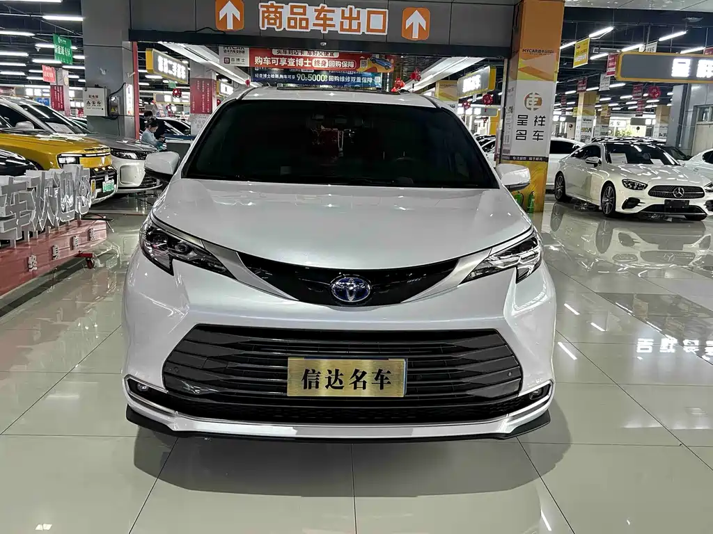 Toyota Sienna — миниатюра 2