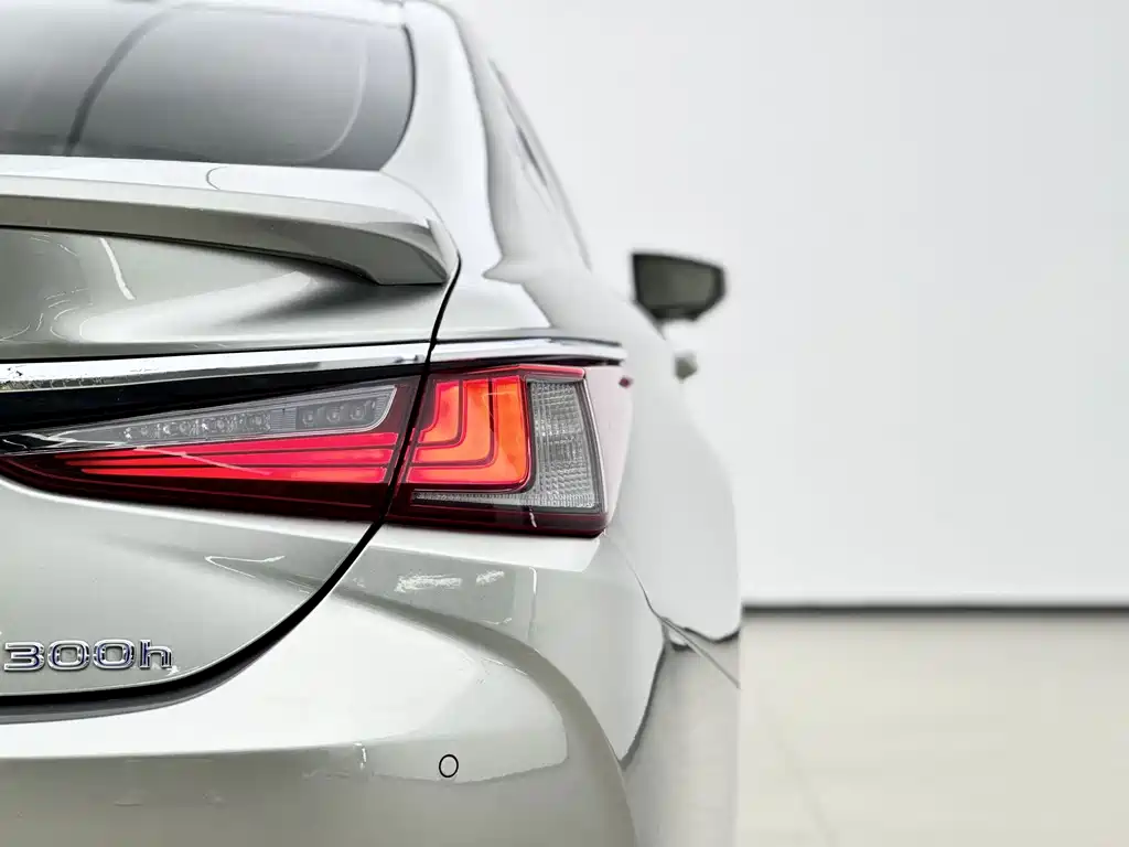 Lexus ES — миниатюра 10