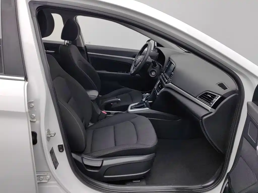 Hyundai Elantra — миниатюра 23