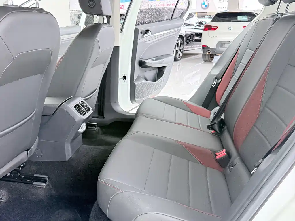 Volkswagen Bora — миниатюра 6