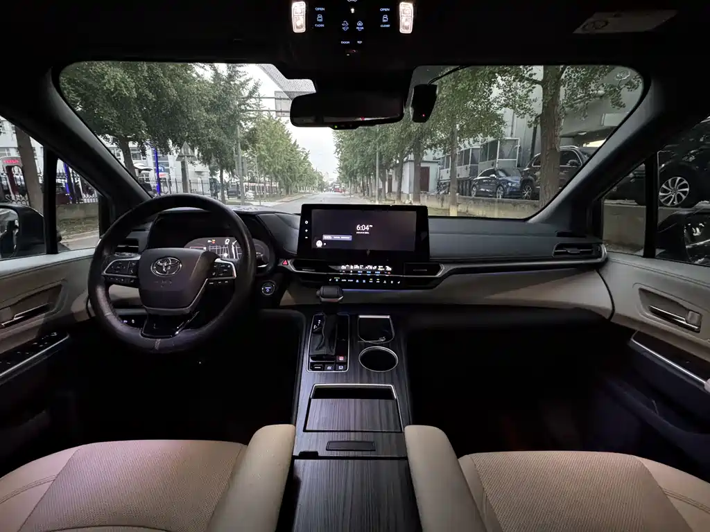 Toyota Sienna — миниатюра 13