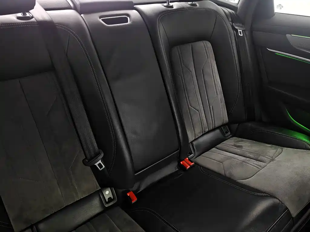 Audi A6L — миниатюра 9