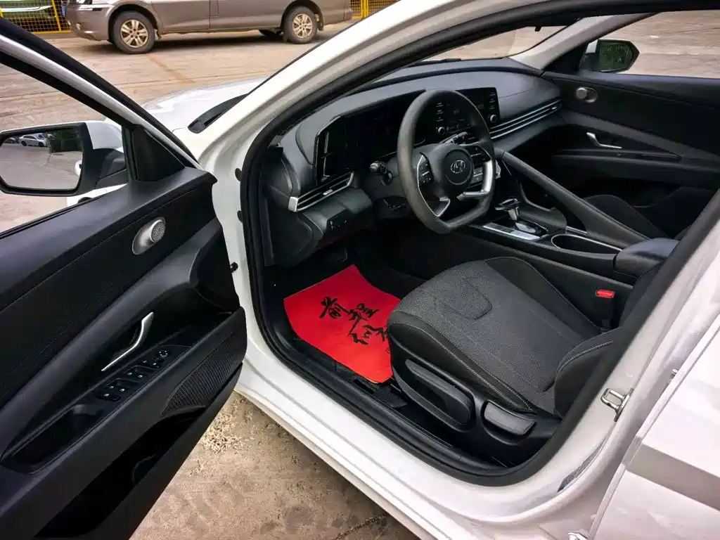 Hyundai Elantra — миниатюра 5