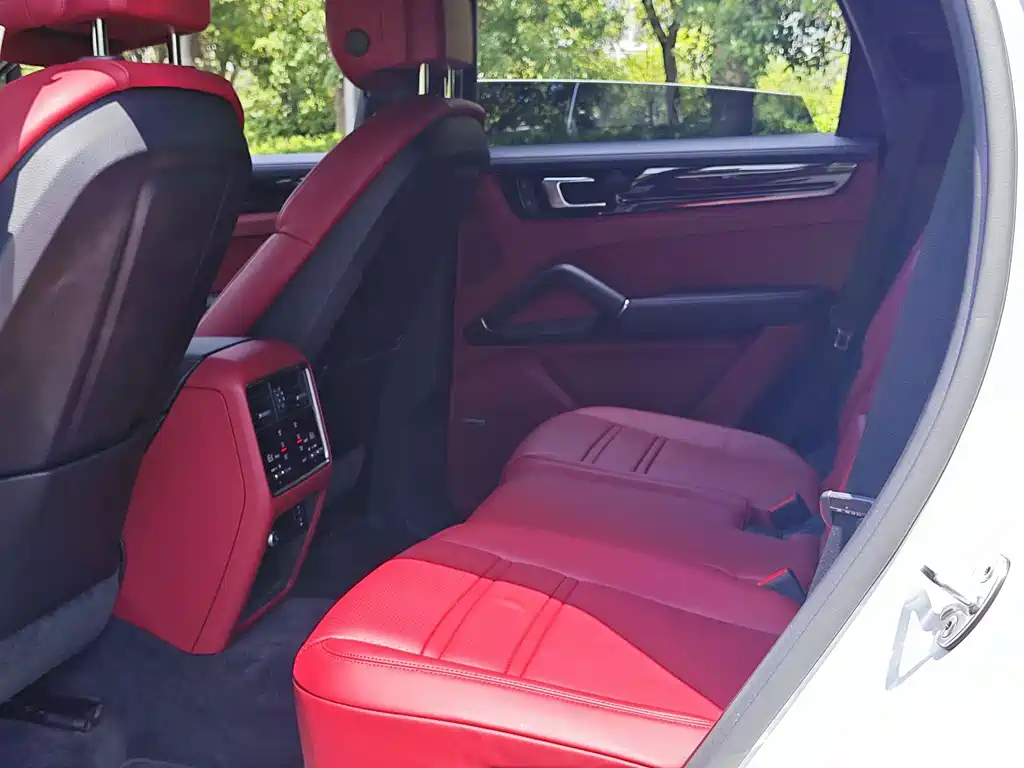 Porsche Cayenne — миниатюра 15