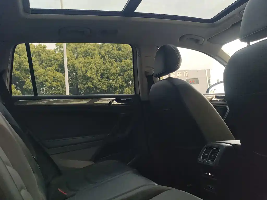 Volkswagen Tiguan L — миниатюра 15