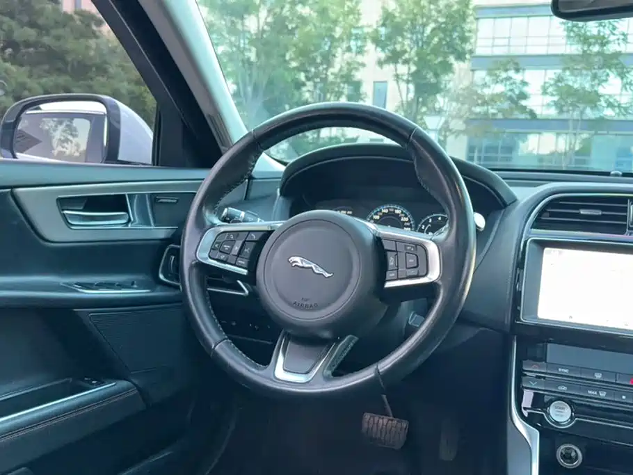 Jaguar XEL — миниатюра 21