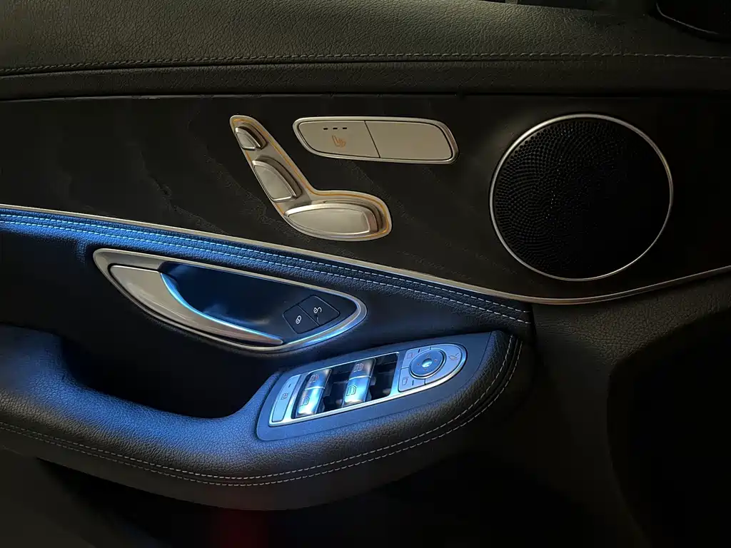 Mercedes-Benz C-Class — миниатюра 11