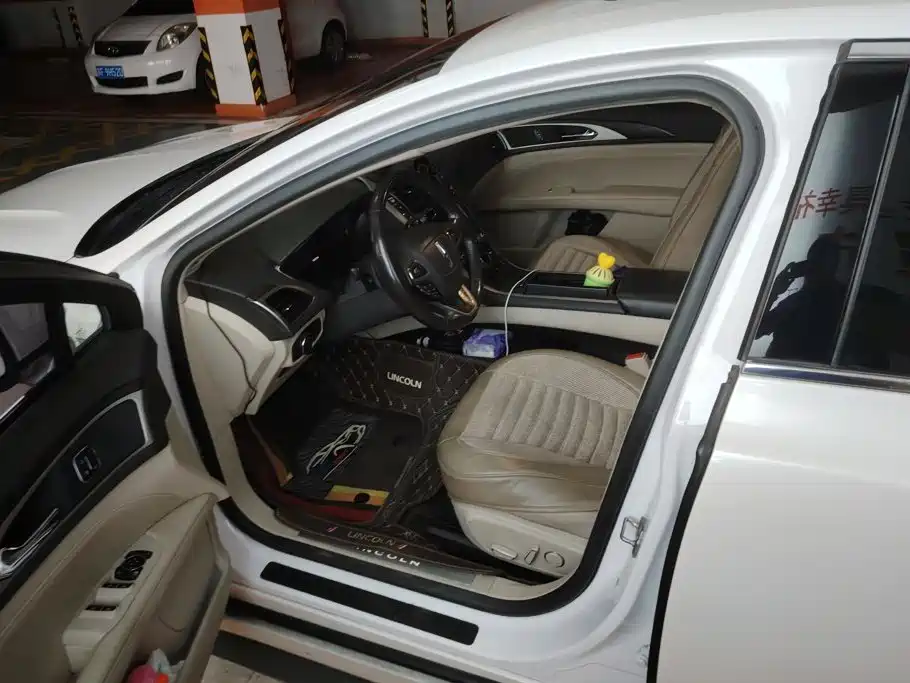 Lincoln MKZ — миниатюра 9