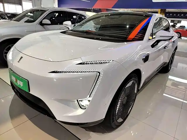 2024 Avatr 11