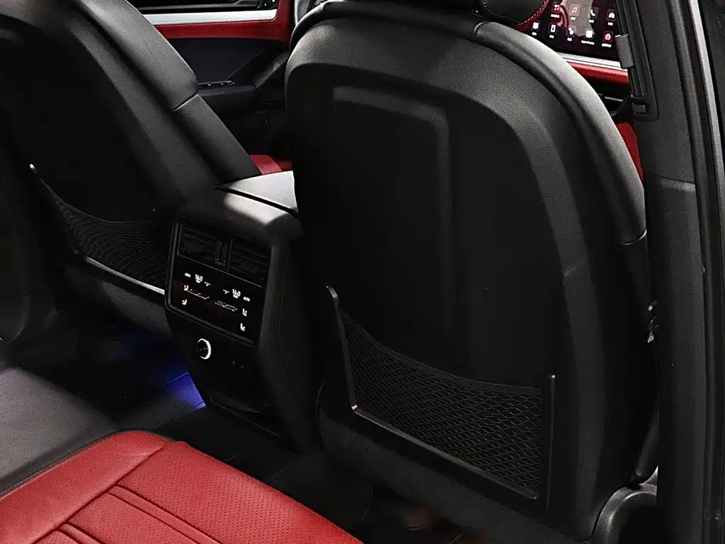 Porsche Cayenne — миниатюра 17