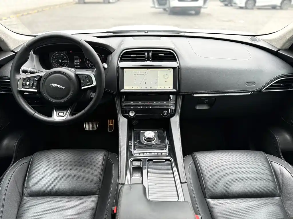 Jaguar F-PACE — миниатюра 3