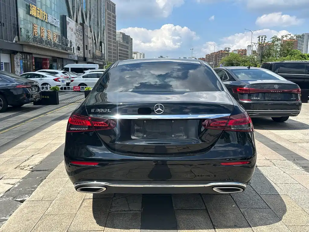 Mercedes-Benz E-Class — миниатюра 16