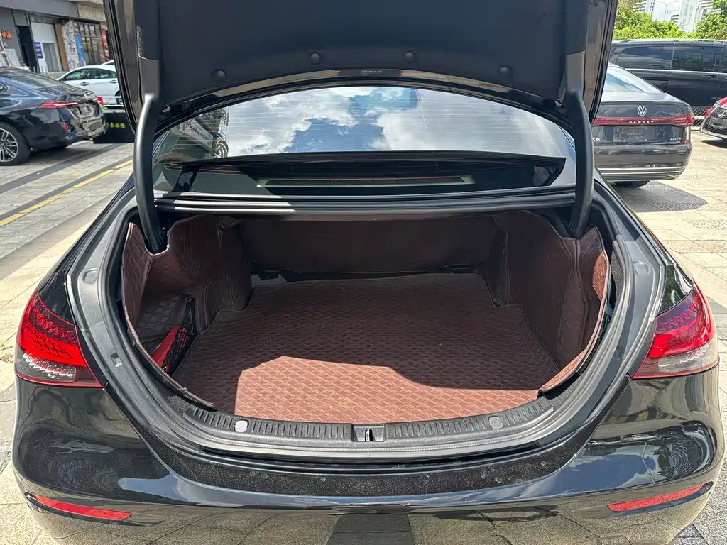 Mercedes-Benz E-Class — миниатюра 18