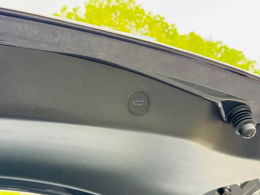 Tesla Model 3 — миниатюра 7