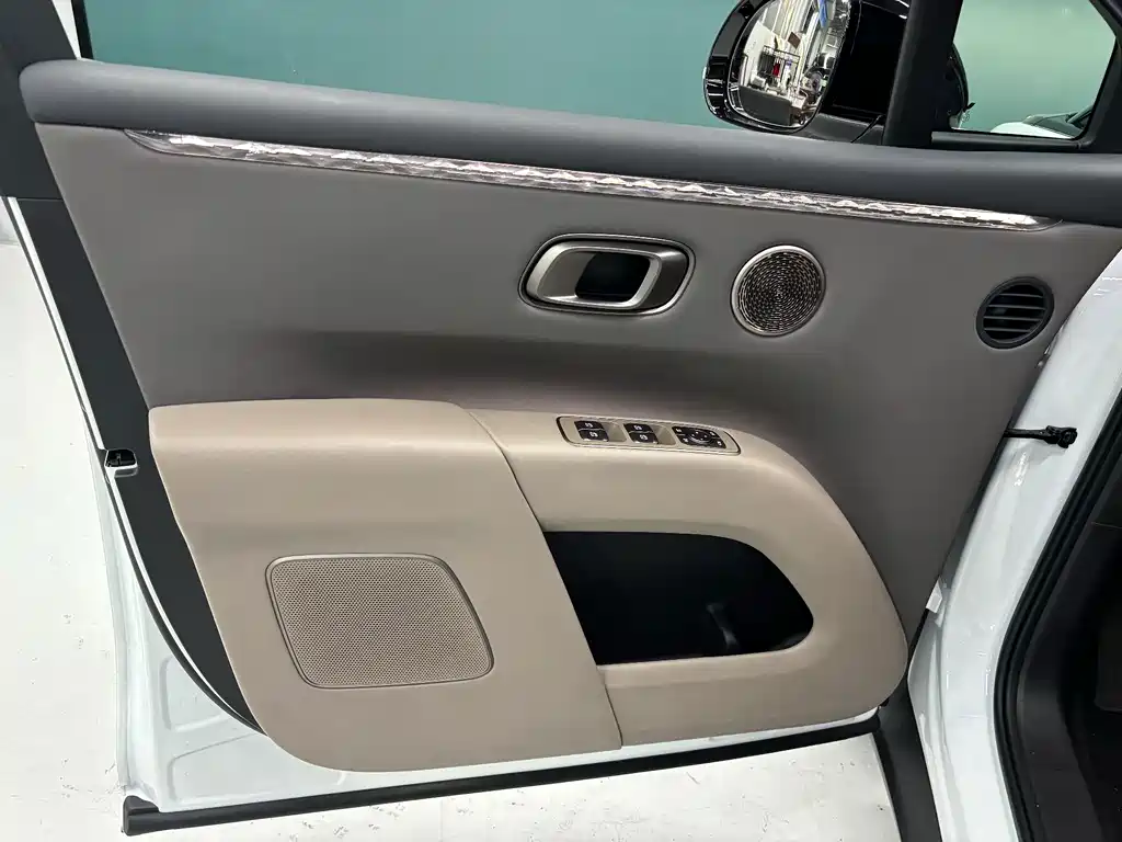 Li Auto Li i8 — миниатюра 8