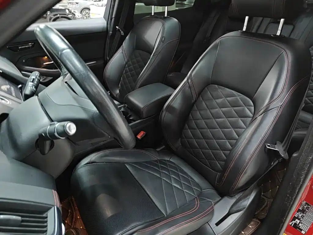 Jaguar E-PACE — миниатюра 15