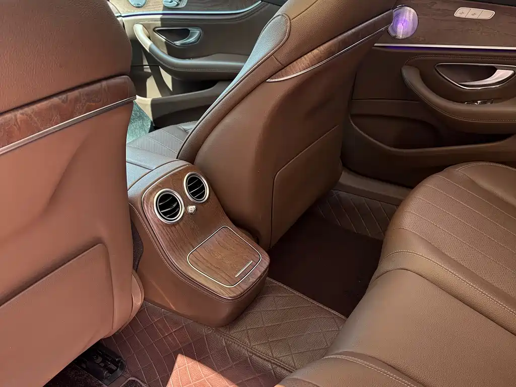 Mercedes-Benz E-Class — миниатюра 11