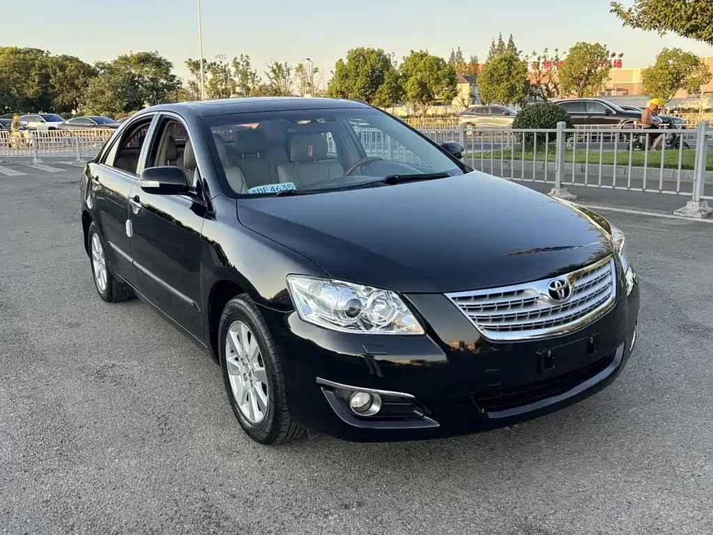 Toyota Camry — миниатюра 3