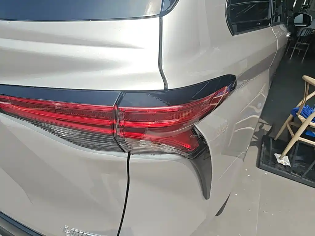 Toyota Sienna — миниатюра 8