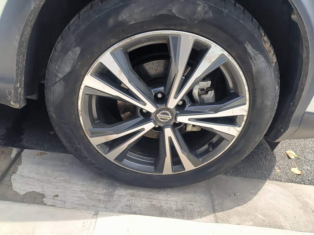 Nissan Qashqai 2.0 л 2022 г. Белый, пробег 12400 км