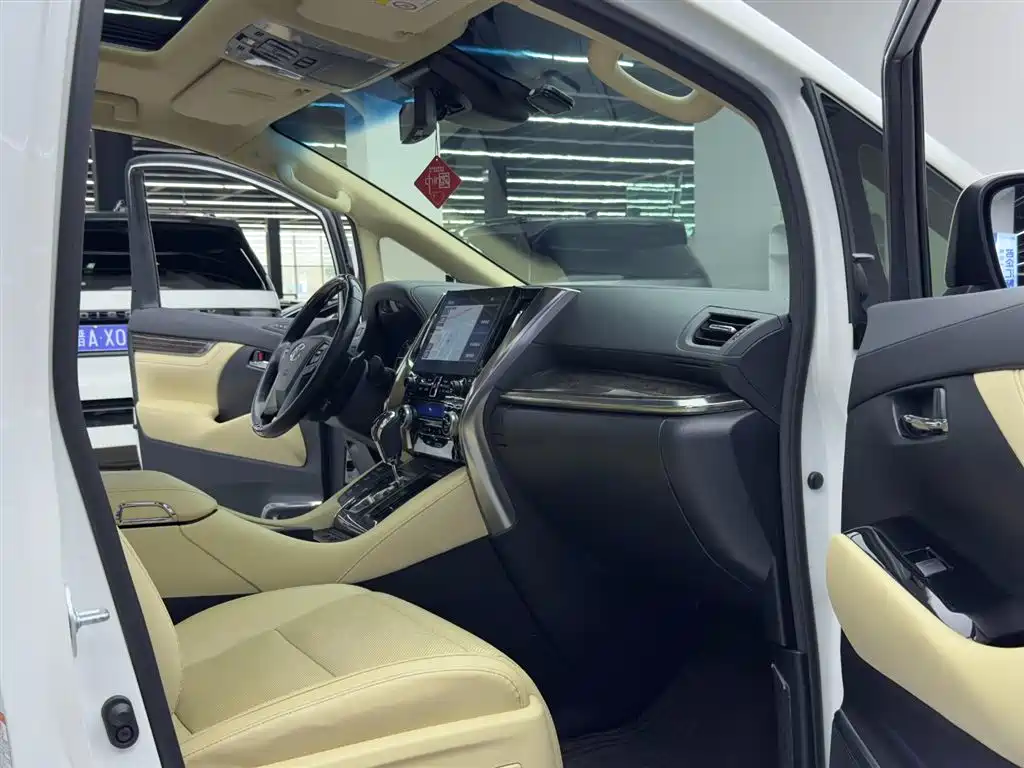Toyota Vellfire 2021 2.5L HV Luxury
