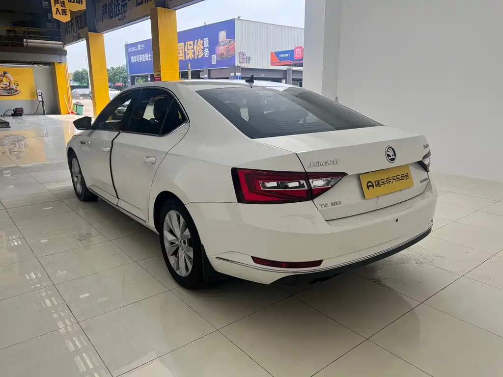 Skoda Superb — миниатюра 9