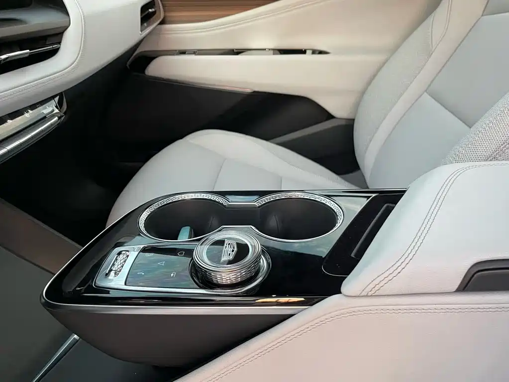 Cadillac GT4 — миниатюра 6
