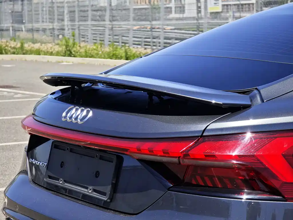 Audi e-tron GT — миниатюра 13