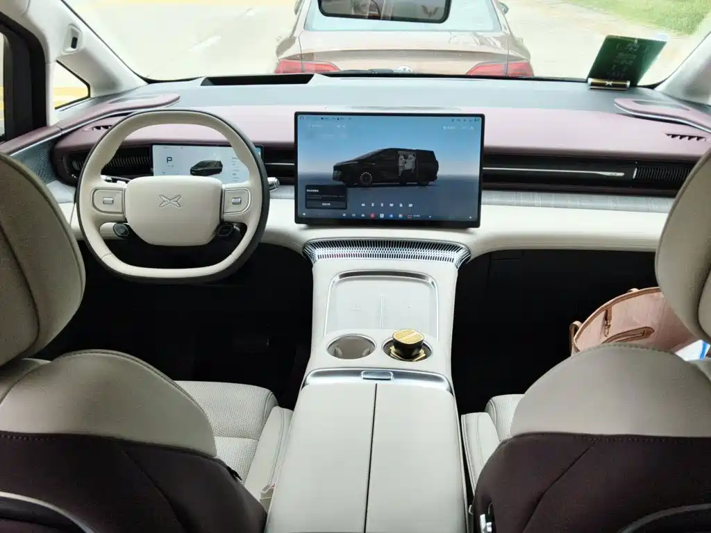XPeng X9 — миниатюра 5