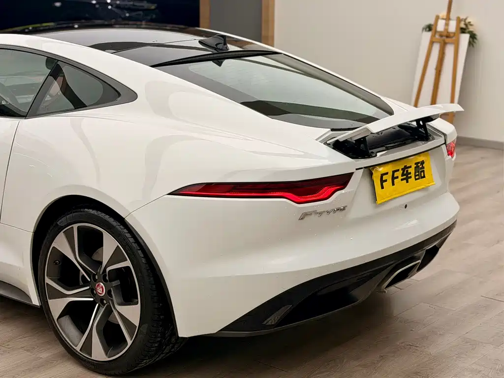 Jaguar F-Type 2022 P300 R-DYNAMIC BLACK