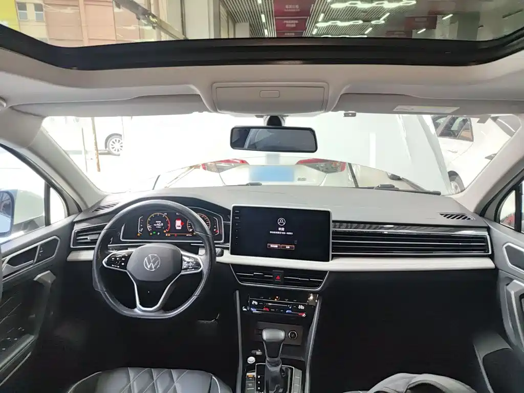 Volkswagen Tiguan L L 2023 300TSI AT Smart