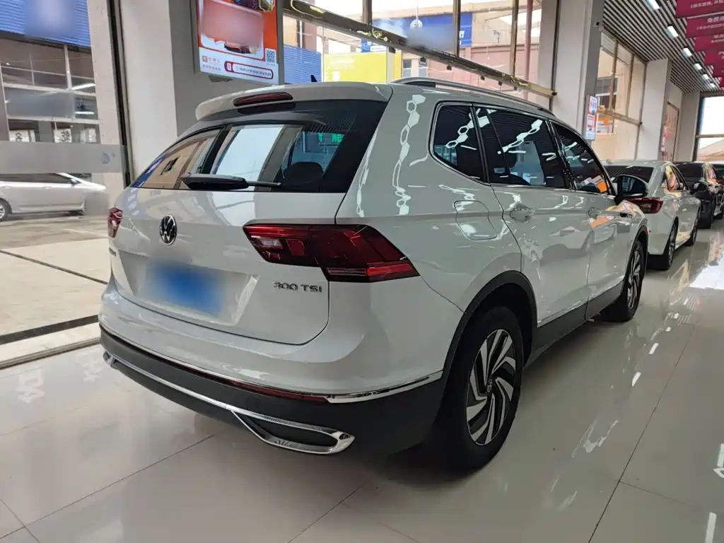 Volkswagen Tiguan L L 2023 300TSI AT Smart