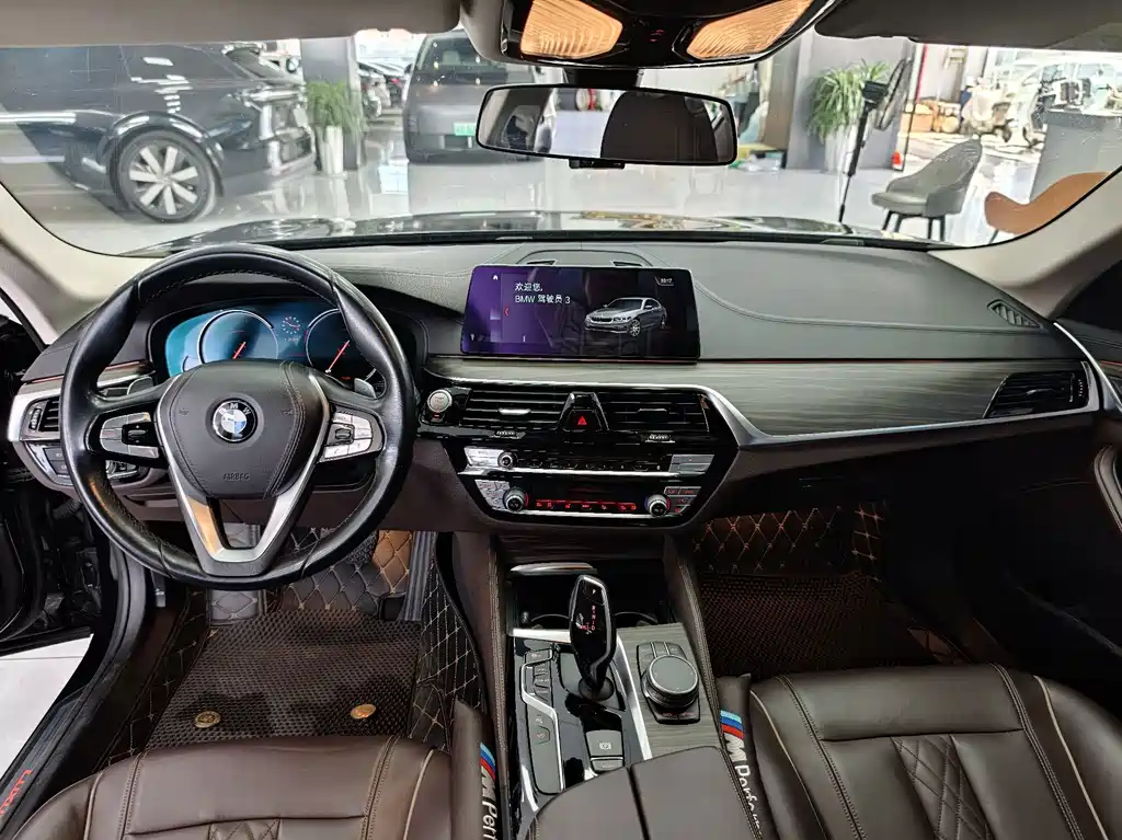 BMW 5 Series — миниатюра 17