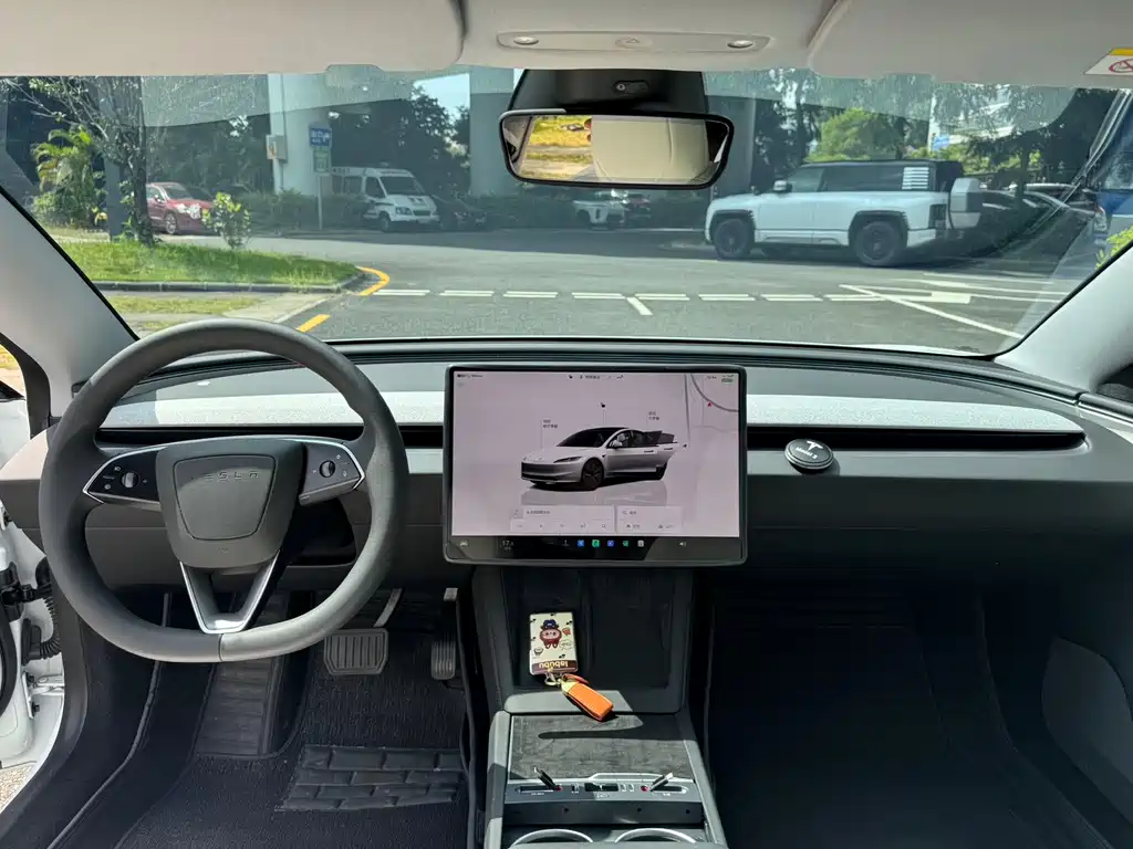 Tesla Model 3 — миниатюра 4