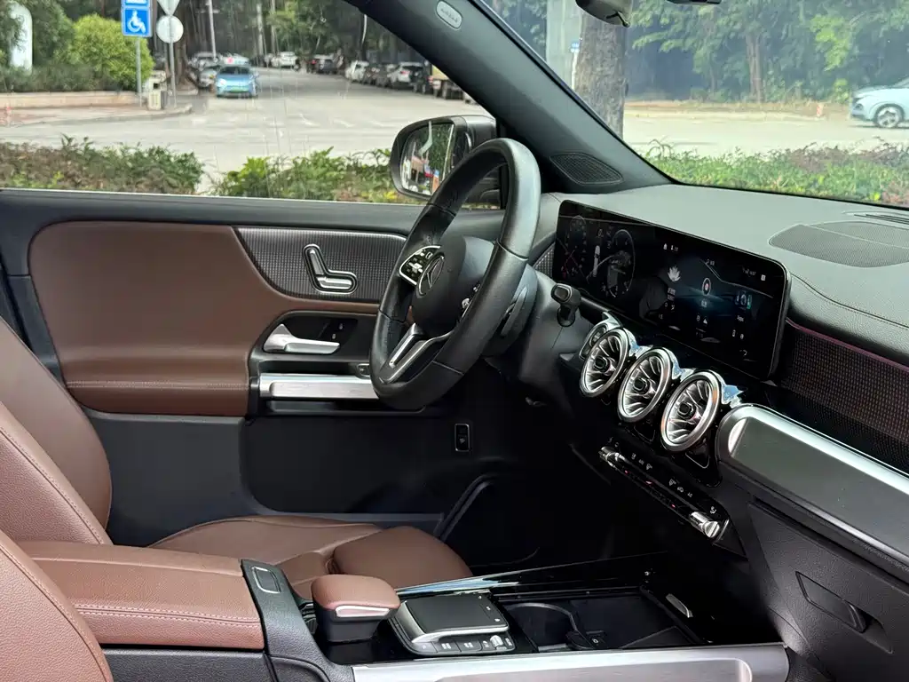 Mercedes-Benz GLB — миниатюра 14