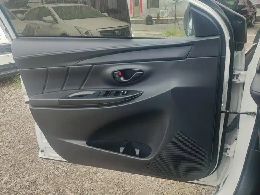 Toyota Yaris L — миниатюра 7