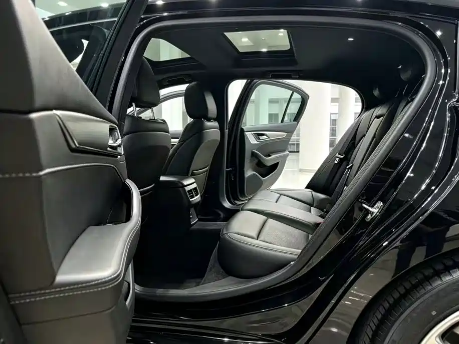 Cadillac CT5 — миниатюра 6