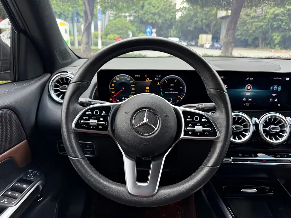 Mercedes-Benz GLB — миниатюра 17