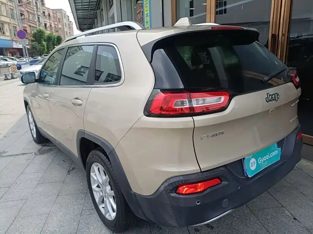 Jeep Cherokee — миниатюра 5