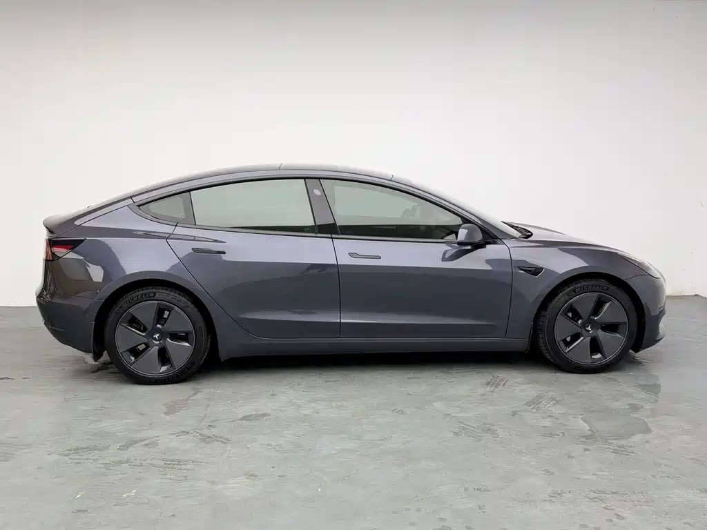 Tesla Model 3 — миниатюра 9