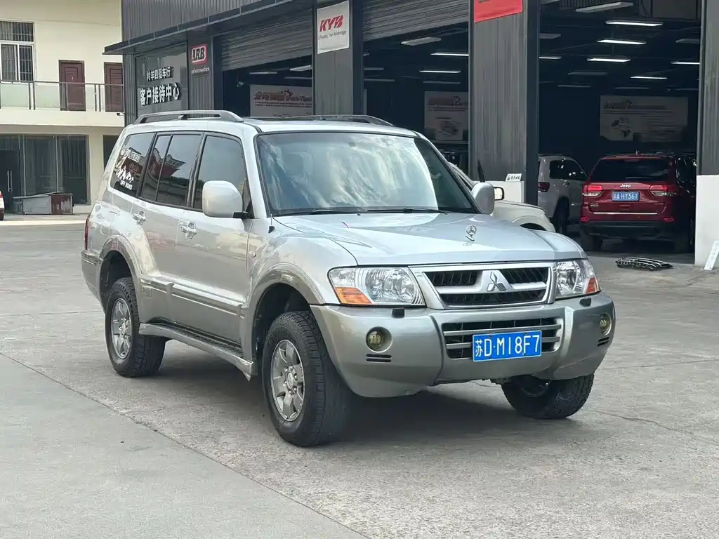 Mitsubishi Pajero — миниатюра 3