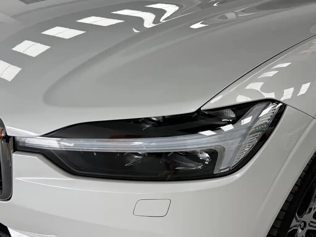 Volvo XC60 PHEV — миниатюра 5