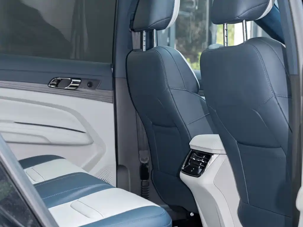 Ford Equator Sport — миниатюра 23