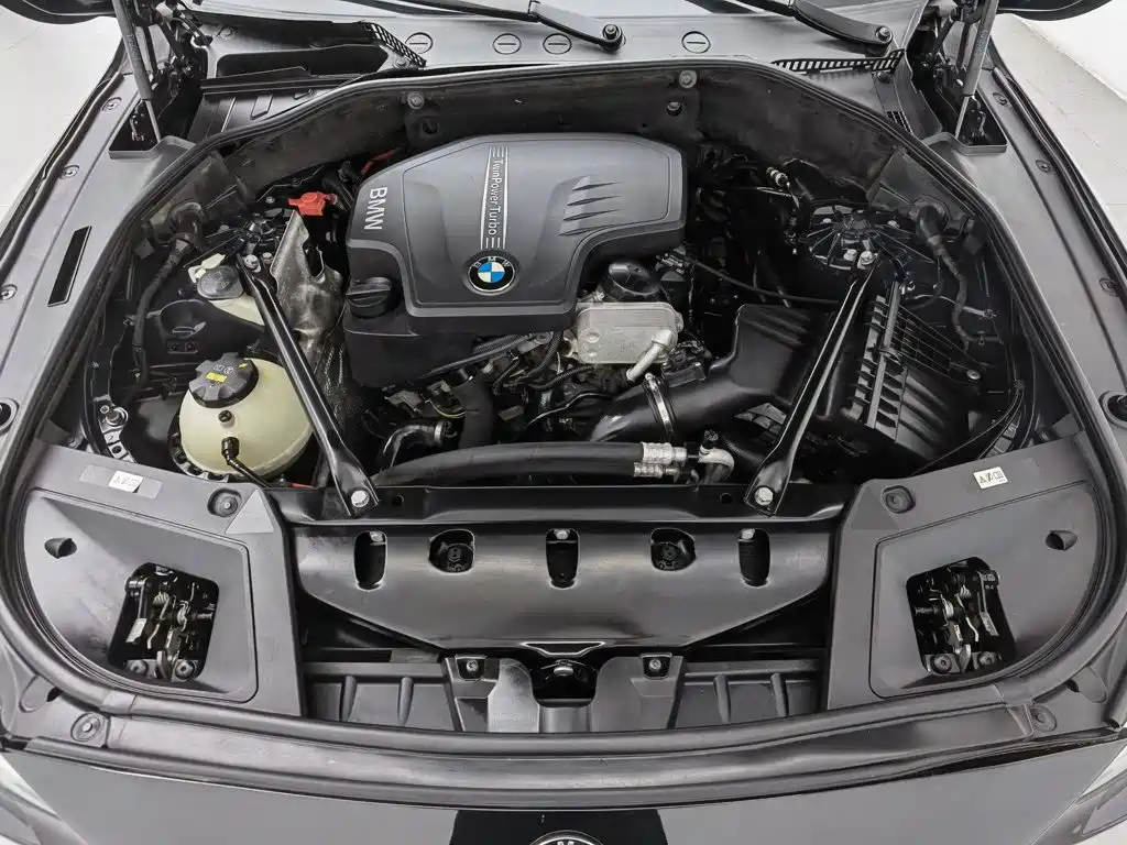 BMW 5 Series GT — миниатюра 6