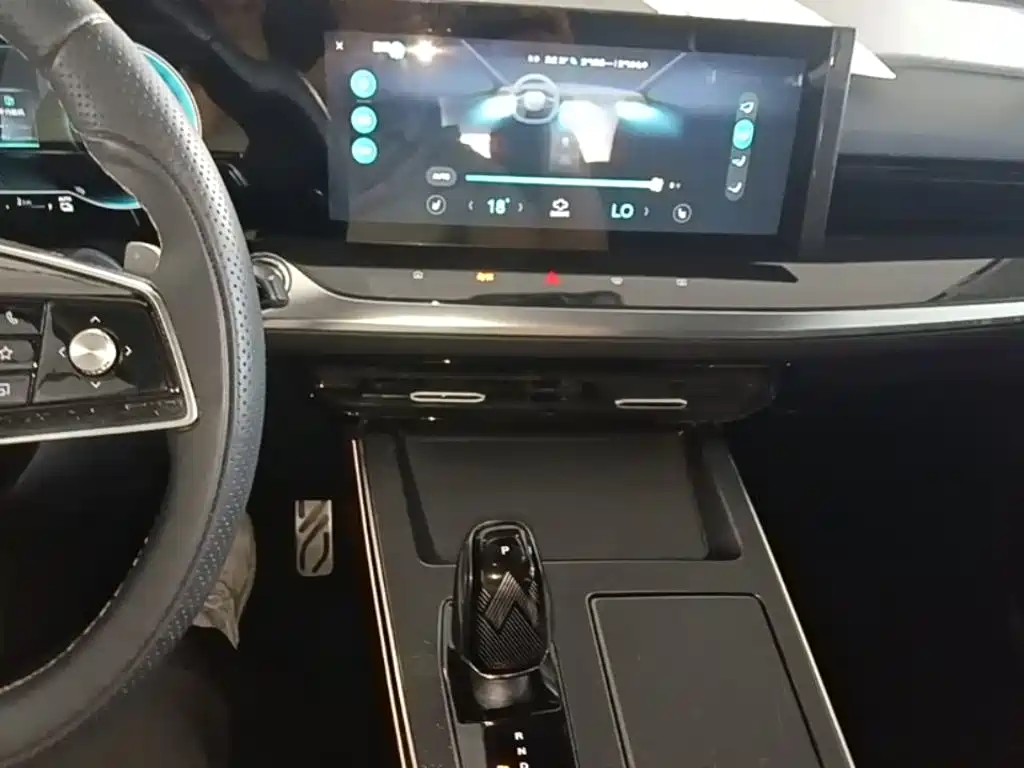 Roewe RX5 eMAX — миниатюра 13