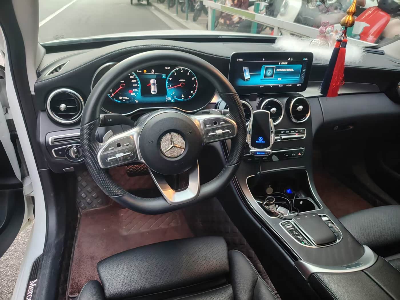Mercedes-Benz C-Class 1.5 л 2021 г. Белый, пробег 26000 км