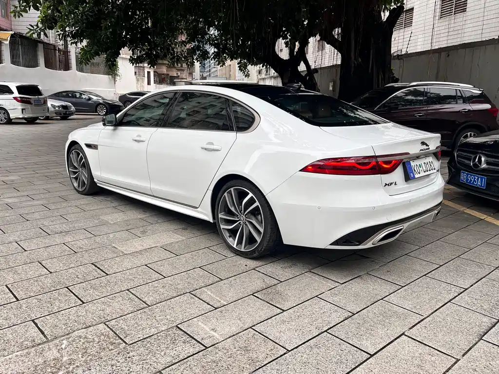 Jaguar XFL 2024 2.0T P300 Flagship Sport