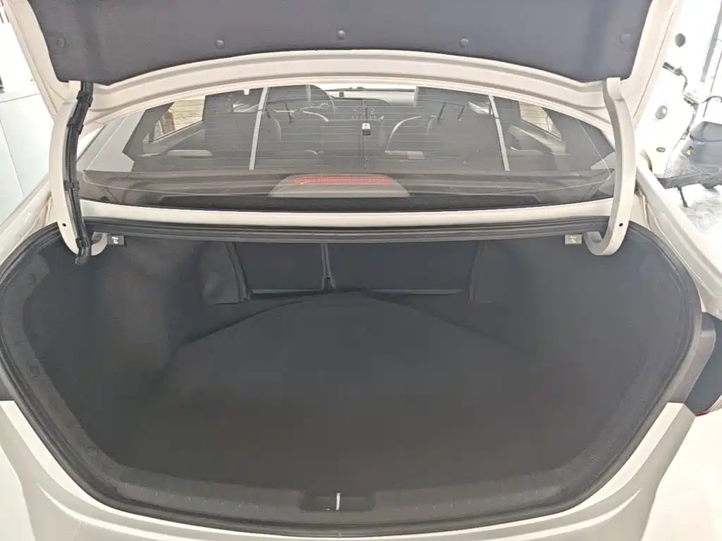Hyundai Elantra — миниатюра 19
